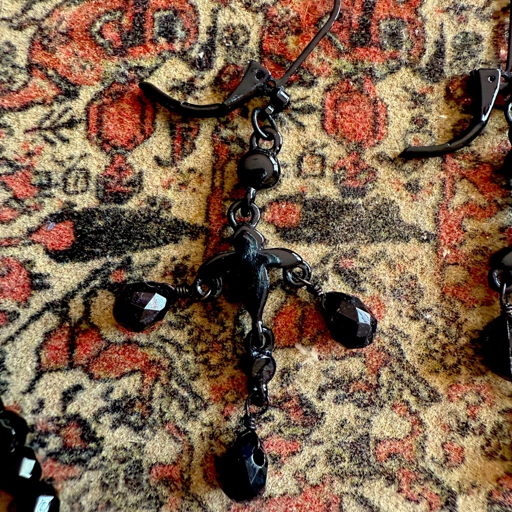 Black crystal chocker and earring set.